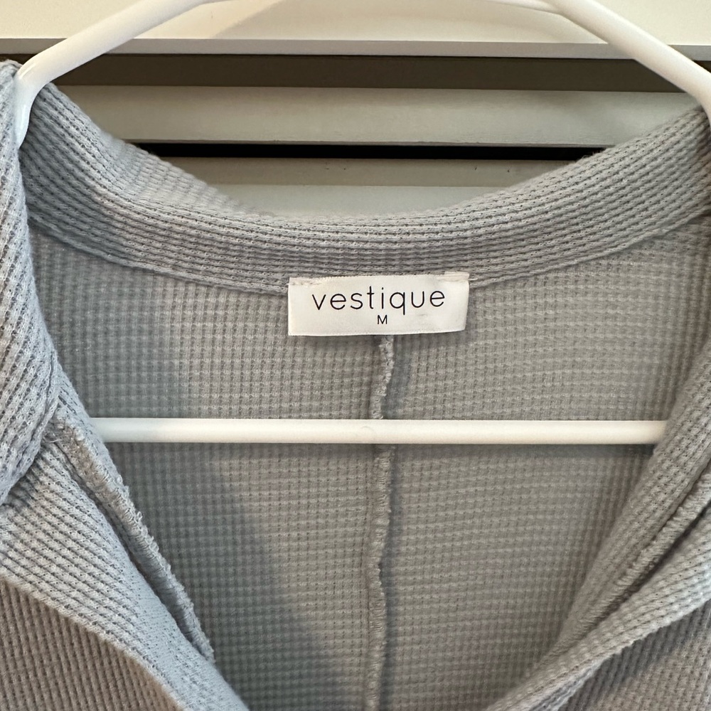 Vestique Cropped Blouse - Picture 2 of 2
